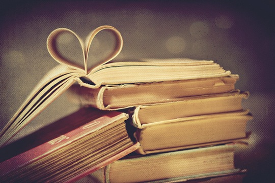 bokeh-books-heart-love-texture-vintage-Favim.com-101317_large